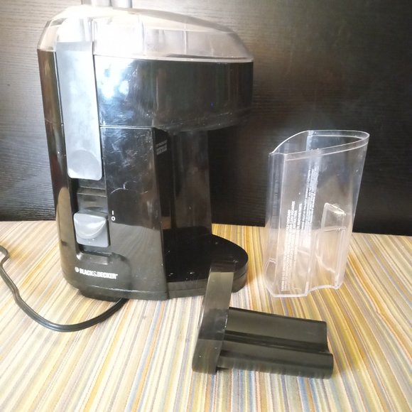Black & Decker 400 Watt Fruit And Vegetable Juice Extractor/Juicer - Picture 1 of 8